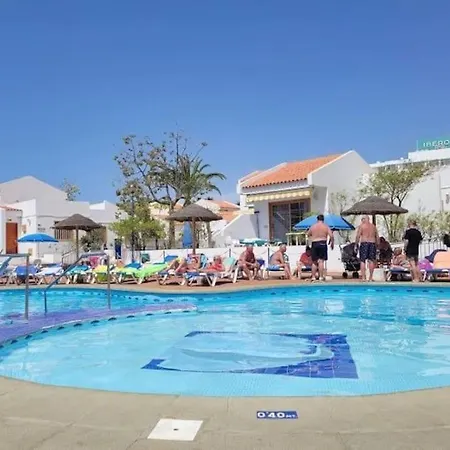 Lucia Garden Con Piscina Climatizada شقة